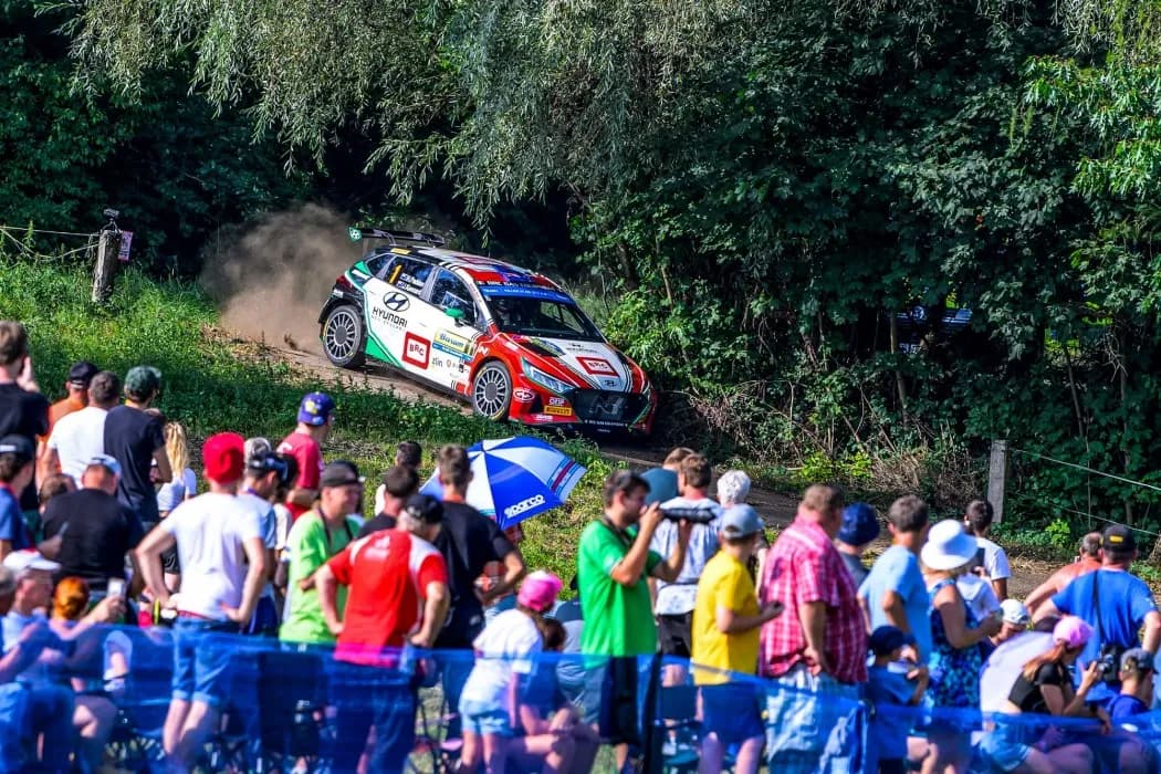lq-paddon-si202408170073-hires-jpeg-24bit-rgb-fot-red-bull