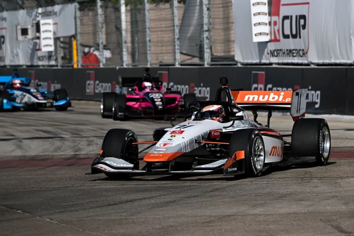 Indy-NXT-z-Tymkiem-Kucharczykiem-Grand-Prix-of-Indianapolis-na-zywo-w-Motowizji-02-fot.-James-Black-1200×800