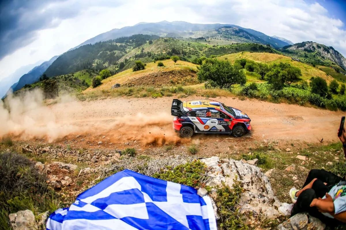 Rajdowe-Mistrzostwa-Swiata-WRC-Rajd-Akropolu-2026-na-zywo-w-Motowizji-04-fot.-Red-Bull-Content-Pool-1200×800