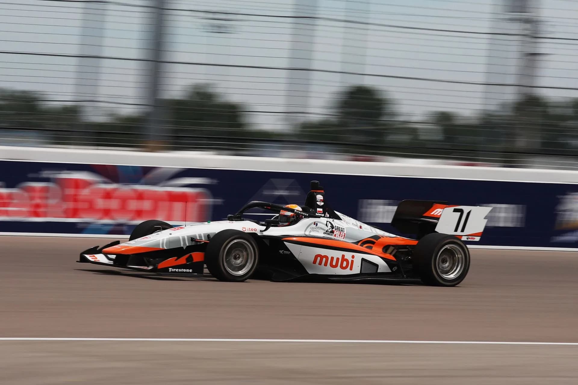Tymek-Kucharczyk-w-Wisconsin-runda-INDY-NXT-na-torze-Road-America-na-zywo-w-Motowizji-02-fot-Aaron-Skillman